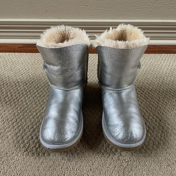 UGG Kids Metallic Silver Boots with Cream Fur - Picture 1 of 9